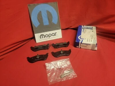 Kit de pastillas de freno delanteras NOS MOPAR 03-06 Jeep Wrangler V2013882AB Foto 1 de 4