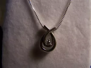 KAY JEWELERS "LOVE'S EMBRACE" STERLINGSILBER DIAMANT AKZENT ANHÄNGER & KETTE - Bild 1 von 7