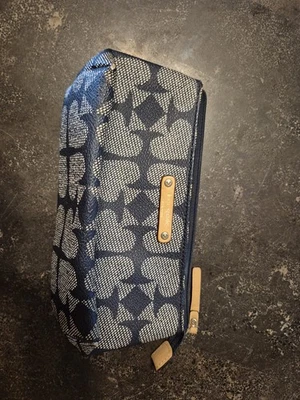 Bolsa de cosméticos Kate Spade New York bolsa para lápices guijarro azul marino y blanco picas  Foto 1 de 4