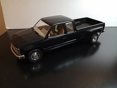 1/25 AMT ERTL 1993 CHEVROLET C3500 DUALLY  BLACK  PROMO - Image 1 of 4