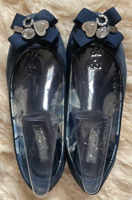 Bailarina coach azul denim textil arco coach decoración talla plana us 8.5 Foto 1 de 4