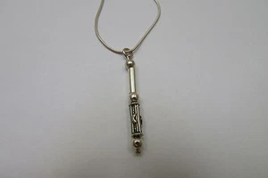 Sterling Silver Pretty Tube Pendant Necklace!Drop Dangle Charm!Modern bar Design - Bild 1 von 3