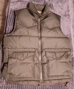 Old Navy Olive Green Zip UP Vest size small preowned - Picture 1 of 4