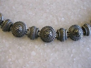 Pulsera Tono Peltre o Estaño Bonito Diseñada con Cierre Magnético Seguro - Imagen 1 de 9