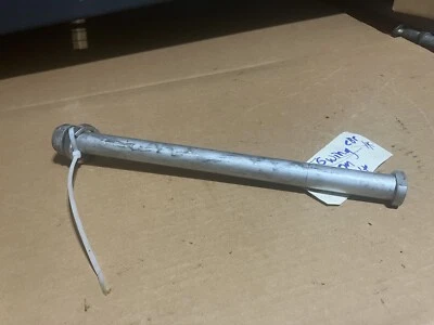 2005 Honda CBR1000RR OEM REAR BACK SWINGARM BOLT SUSPENSION PIVOT AXLE 016 - Imagem 1 de 4