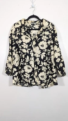 Blusa Selene Sport 1X Abotonada Negra Beige Estampado Floral Manga 3/4 Plus Foto 1 de 4