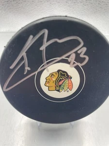 Kris Versteeg Hand Signed Autograph Auto Chicago Blackhawks Puck - Picture 1 of 2