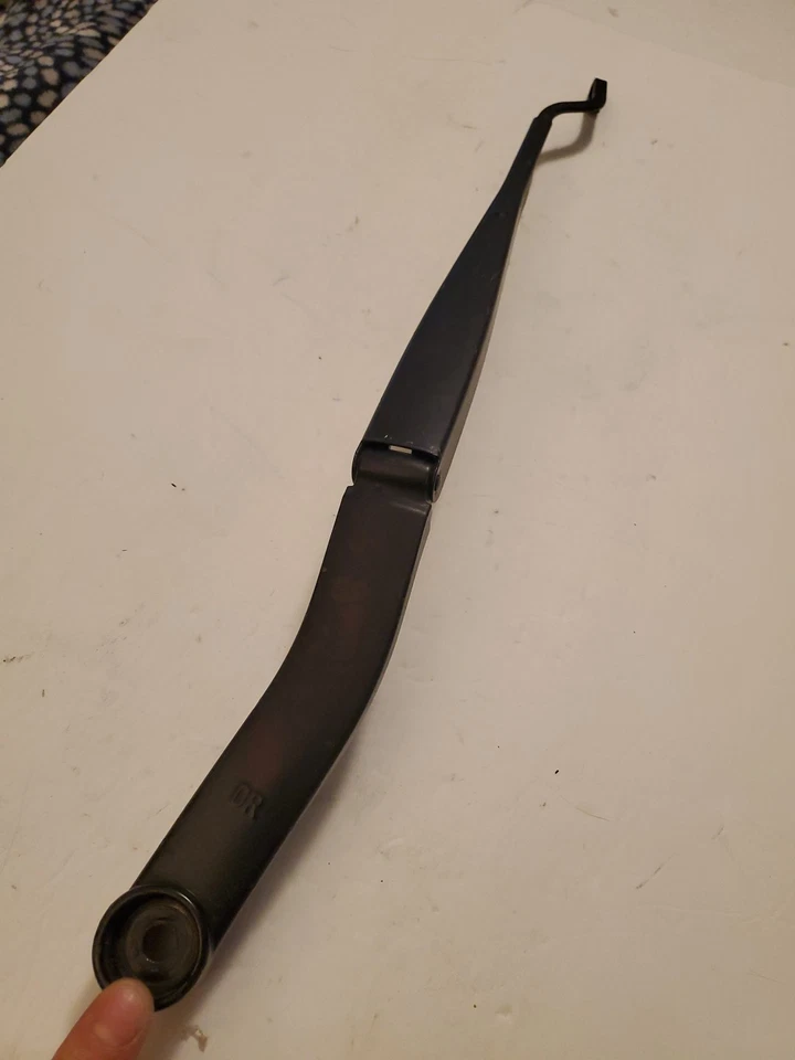 Hyundai Genesis 2009 2014 brazo limpiaparabrisas del lado derecho del pasajero OEM  Foto 1 de 4