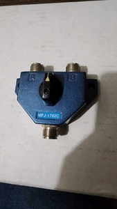 MFJ-1702C 2-Position HF/VHF/UHF Antenna Switch w/ Lightning Protection - Zdjęcie 1 z 4