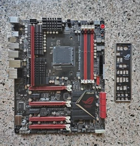 Placa madre ASUS Crosshair IV Formula AM3 AMD 890FX SATA 6 Gb/s USB 3.0 ATX AMD - Imagen 1 de 2