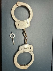 Vintage Fury Steel Hand Cuffs-1 Key-chrome/silver - Picture 1 of 8