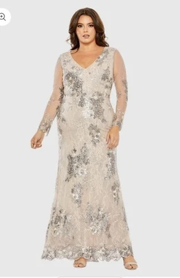 Mac Duggal Women's Long Sleeve V-Neck Plus Size Gown 22 W - Image 1 of 4