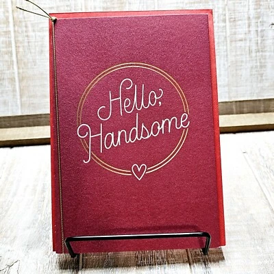 Tarjeta de San Valentín American Greetings Hola guapo cinta dorada roja Foto 1 de 4