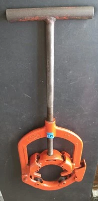 Reed No H 6 Four Wheel Hinged 4"-6" Pipe Cutter 28" x 10" x 2" - Image 1 of 4