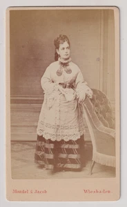 CDV Mondel & Jacob à Wiesbaden -Portrait d'une jeune femme- Vintage print c.1872 - Bild 1 von 2