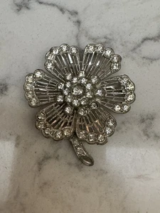 Broche Flor Vintage Transparente Estrás Tono Plata. ¿Pequeño Nemo? - Imagen 1 de 2