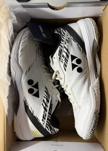 Yonex Men's Power Cushion Shoes 65 Z 9 UK - Picture 1 of 6