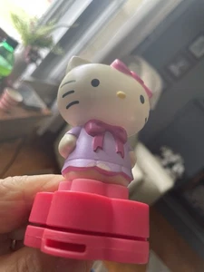 Modellino giocattolo Sanrio Co 4" Hello Kitty camicia viola rosa fiocchi 2015 - Foto 1 di 5