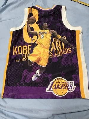 Camiseta Kobe Bryant #8 Los Angeles Lakers Majestic Graphic Back tamanho 8 (21x16) - Imagem 1 de 4