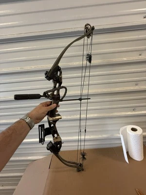 Hoyt Carbonite Bow Stratus Plus - Image 1 of 4