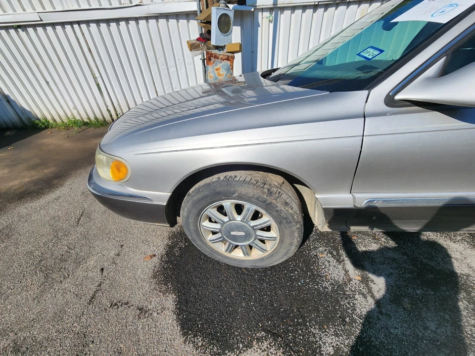 Guardabarros izquierdo Lincoln Continental 1998 1999 2000 2001 2002 plateado Foto 1 de 1