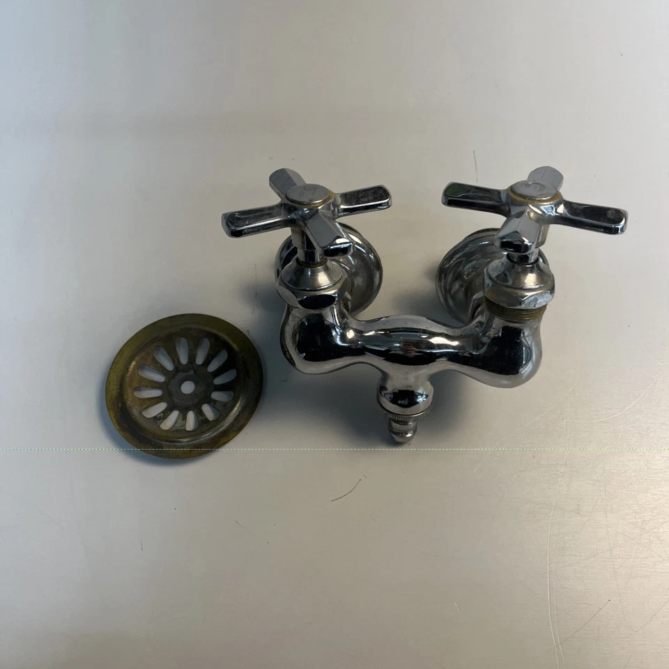 Grifo de fregadero de montaje en pared vintage Sterling Faucet Co manijas cruzadas cromadas Foto 1 de 4
