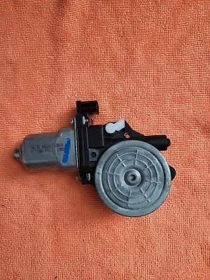 2012-2021 年日产 Versa Note Sv 后左门窗电机 82721-1Hl0a — 第 1/4 张图片