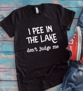 I Pee in the Lake, Don't Judge Me, Schwarz, Unisex Kurzarm T-Shirt - Bild 1 von 2