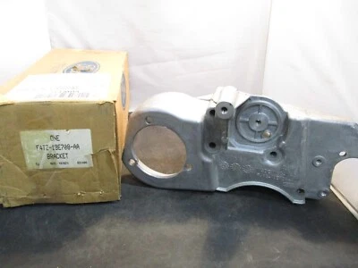 Ford F4TZ-19E708-AA Power Steering Bracket 1994 Ford F Super Duty F250 SKUC — 第 1/4 张图片