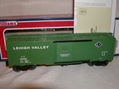 Williams by Bachmann 47081 Lehigh Valley Green 40 Ft Box Car O 027 shelf display - Image 1 of 4
