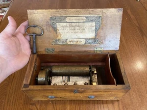 Antico carillon 1800 svizzero 3 arie Etouffoirs en Acier chiave originale PER RIPARAZIONE - Foto 1 di 24