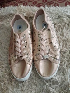 Women’s Bebe Size 9 Tennis Shoes Sneakers Gold Metallic Unique Excellent Shape - Picture 1 of 6