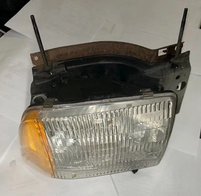 1995 1996 1997  CHEVY S10 / BLAZER RIGHT SIDE HEAD LIGHT OEM 16525162 - Image 1 of 4