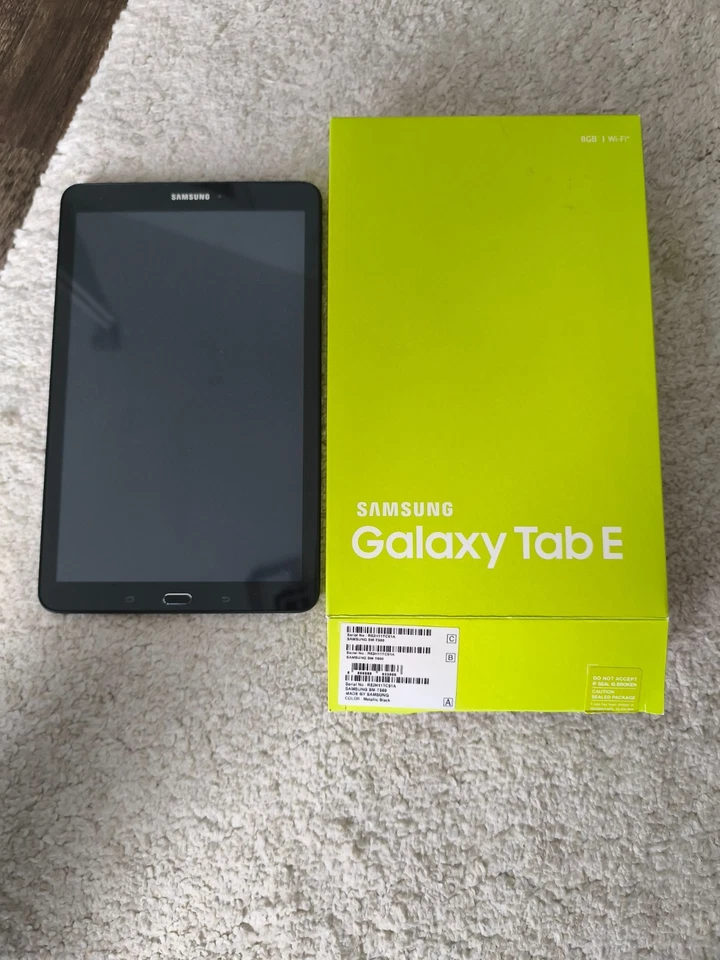 Samsung Galaxy Tab SM-T560 8GB, WLAN, 24,4 cm (9,6 Zoll) - Black - Bild 1 von 1