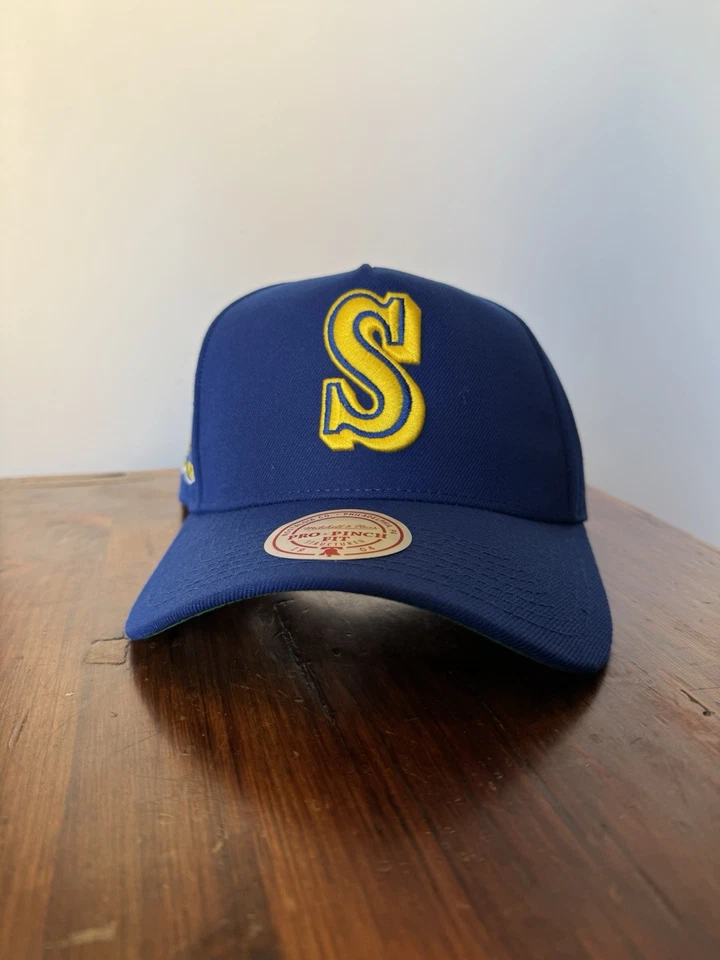 Tapas x Topps Ken Griffey Jr. Seattle Mariners - Gorra de pellizco Player Art Pro Foto 1 de 3