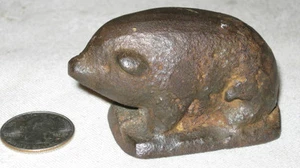 PRIMITIVE COUNTRY ANTIQUE FARM HOG PIG PAPERWEIGHT CAST IRON STATUE SCULPTURE - Picture 1 of 1