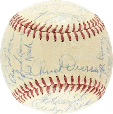 Beautiful 1960 Milwaukee Braves Team Signed Baseball With Hank Aaron PSA DNA - Image 1 of 4