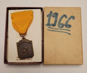 Spille Vintage Scienza Fisica Insegnante Pinback 1966 2° Posto Fiera della Scienza VINCITORE - Foto 1 di 6