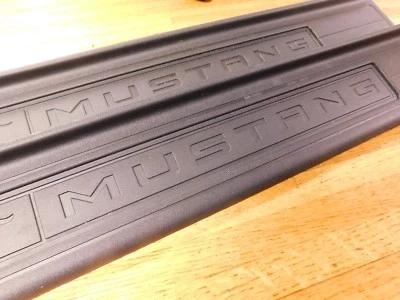 NUEVO 2015 2016 2017 FORD MUSTANG STOCK UMBRAL PUERTA JUEGO PLACAS RASGUÑO FR3Z-6313208-BA Foto 1 de 4