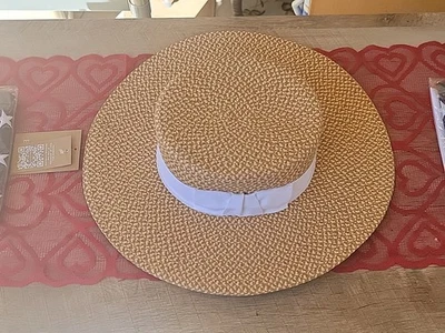 Eric Javits Gondolier Boater Hat Wide Brim Blocks 95% UVA/UVB rays - Image 1 of 4