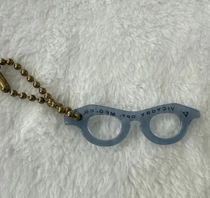 llavero vintage victoria óptica co. gafas - Imagen 1 de 4