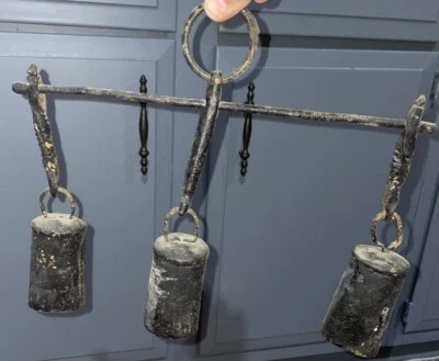 Campanas de viento antiguas de hierro forjado a mano de 1900 3 campanas de vaca Foto 1 de 4