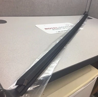 Toyota 4Runner 96-02 porta de elevação correia inferior moldagem tira meteorológica original do fabricante - Imagem 1 de 2