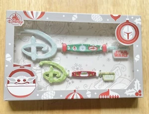 Disney Store Set of 2 Christmas Star Wars The Mandalorian Grogu Keys - NIB - Picture 1 of 3