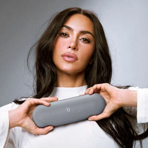 Beats Pill x Kim Kardashian Lautsprecher dunkelgrau kabellos tragbar Bluetooth 2024 - Bild 1 von 5
