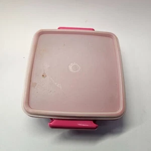 VINTAGE TUPPERWARE Square Away SANDWICH KEEPER Pink White LID 1363-23 V4a - Picture 1 of 6