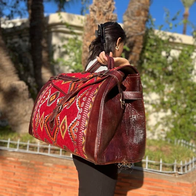 Bolso de Viaje Kilim Hecho a Mano - Bolso Alfombra Roja con Cuero Marrón Oscuro Foto 1 de 4
