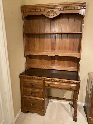 Juego de muebles de dormitorio para adolescentes, acabado roble, excelente estado con una cabaña/estantes Foto 1 de 4