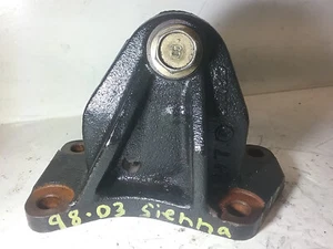 1998-2003 Toyota Sienna Left Front Motor Mount Bracket (3.0L 6 Cylinder) M52 - Picture 1 of 7