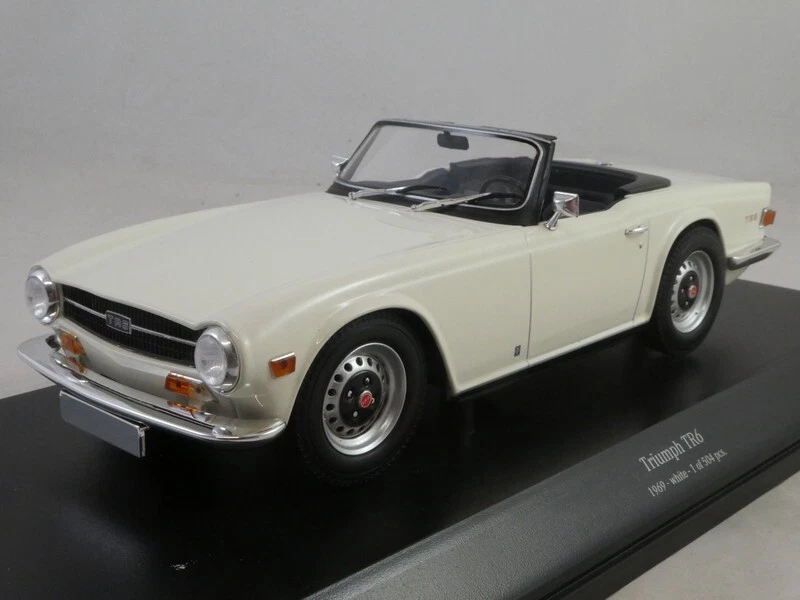 Minichamps Triumph TR6 white 1969 1/18 155132035 - Immagine 1 di 1